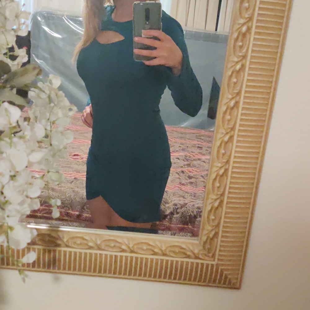 Medium dark green long sleeve dress
